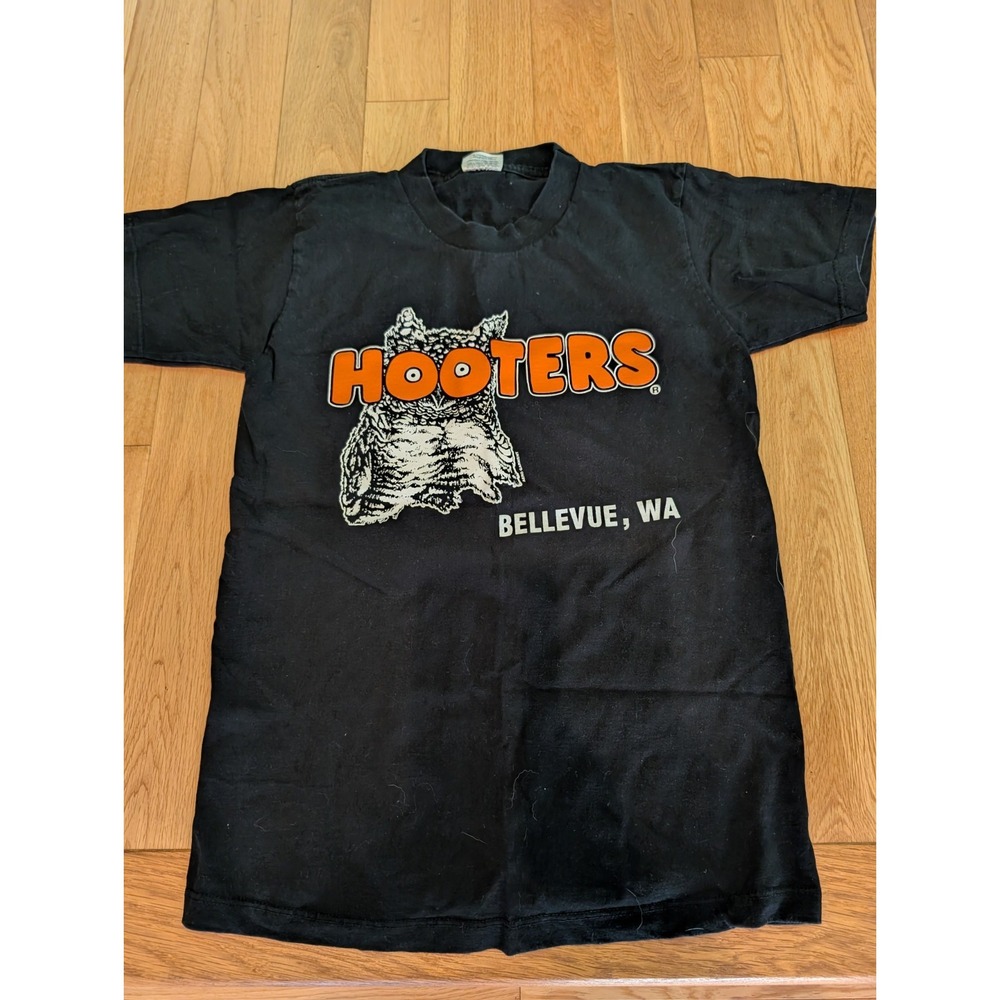 Hooters Uniform Bellevue‎ Washington Tshirt Size Small